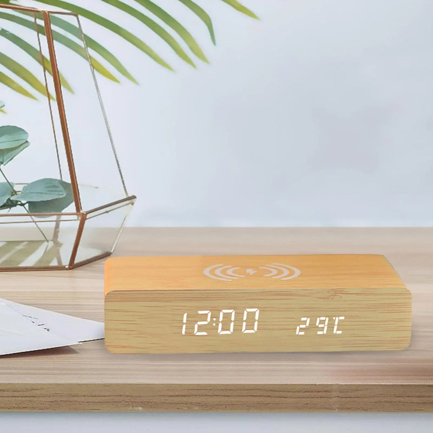 Reloj despertador con carga inalámbrica y brillo ajustable